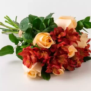 Buquê de Rosas e Astromélias em Tons Rosados