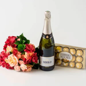 Buquê de Rosas e Astromélias em Tons Rosados, Chocolate